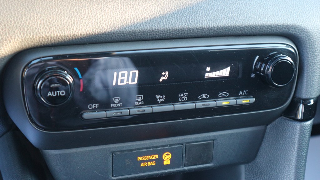 Toyota Yaris Hybrid  | Business