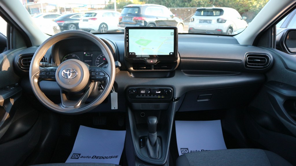 Toyota Yaris Hybrid  | Business