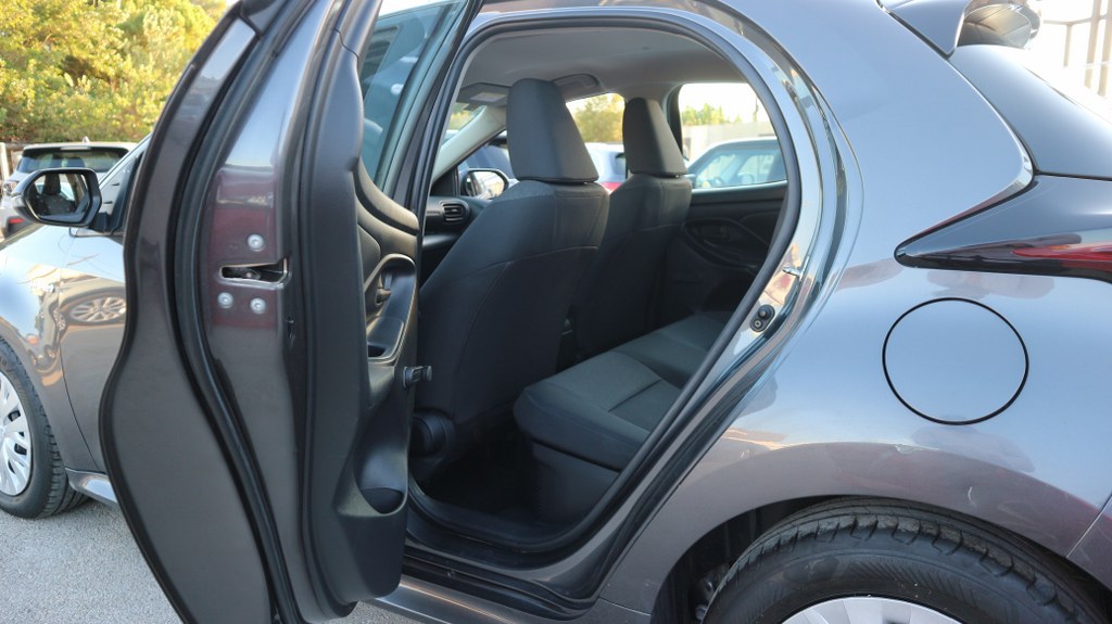 Toyota Yaris Hybrid  | Business