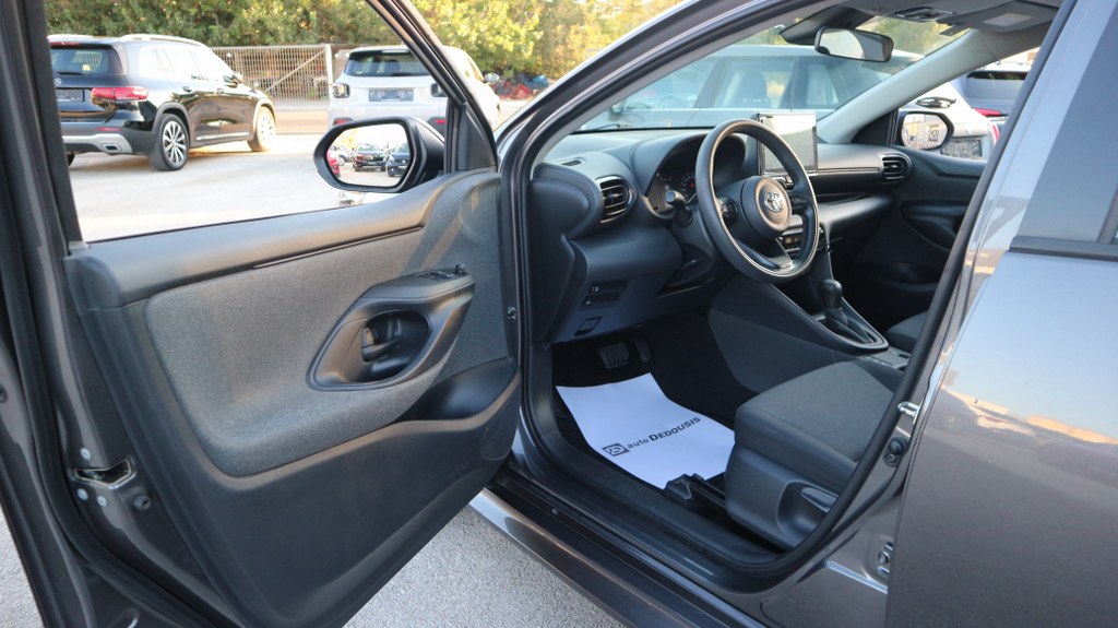 Toyota Yaris Hybrid  | Business