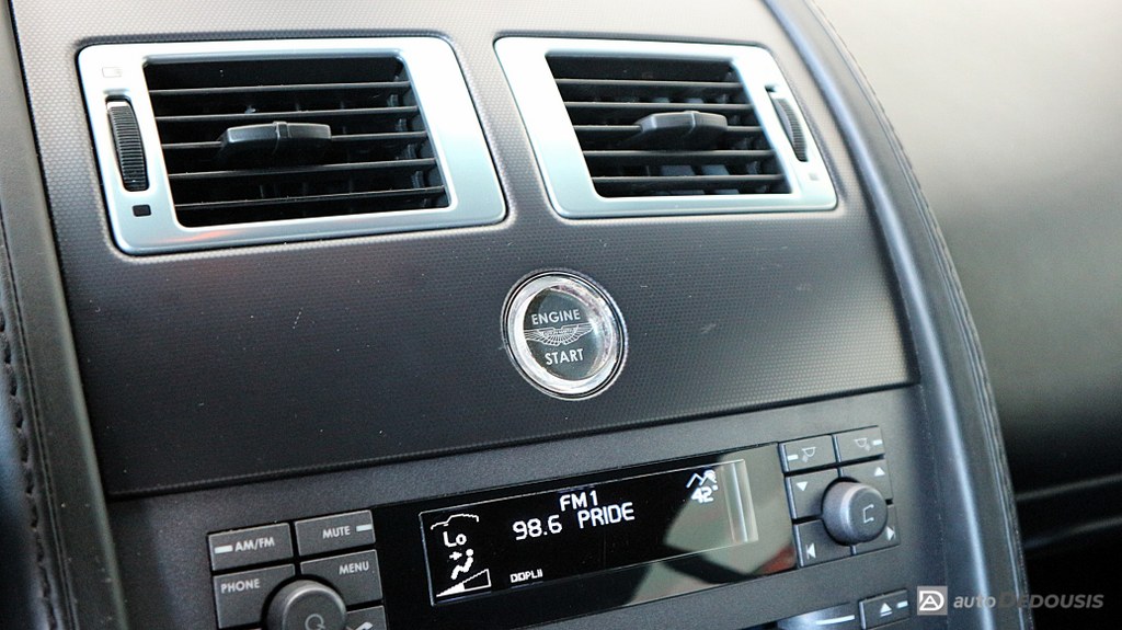 Aston Martin Vantage V8