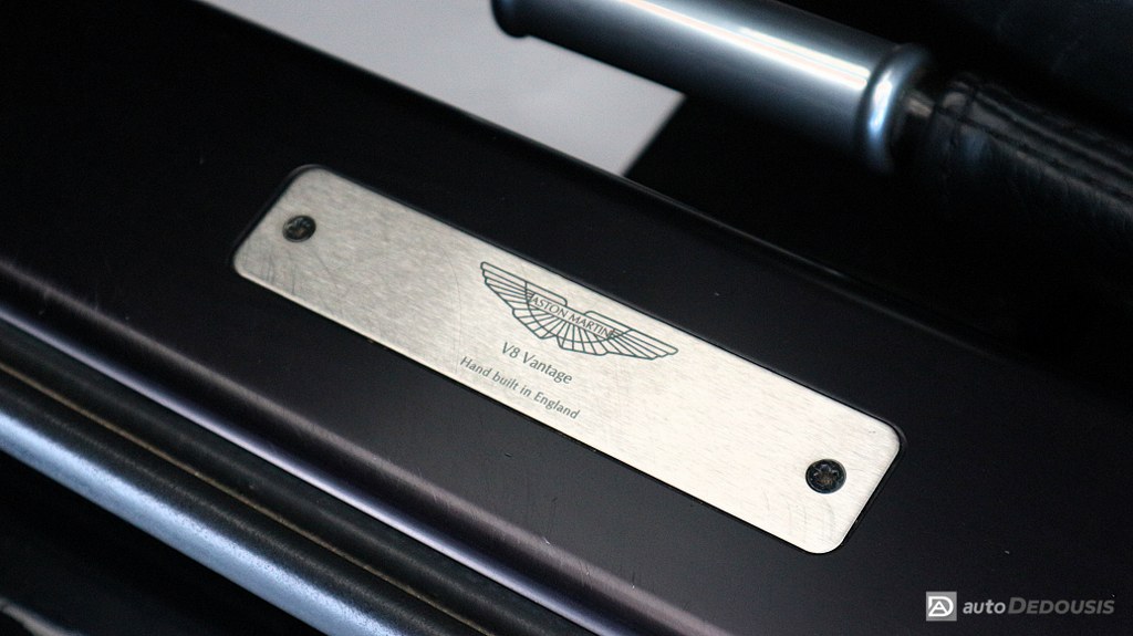 Aston Martin Vantage V8
