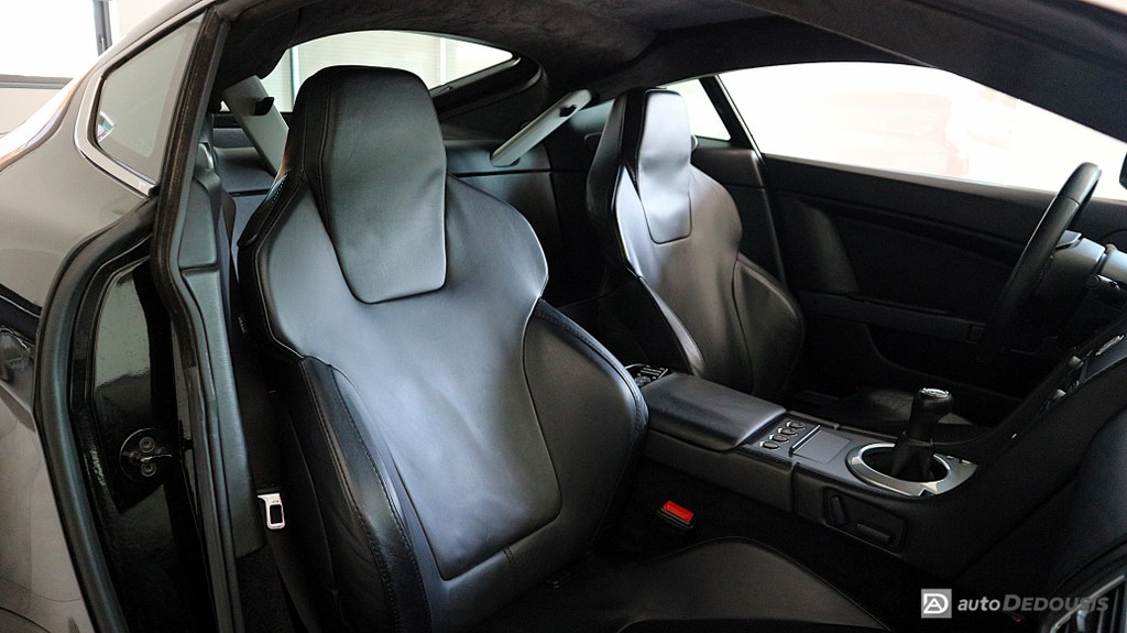 Aston Martin Vantage V8