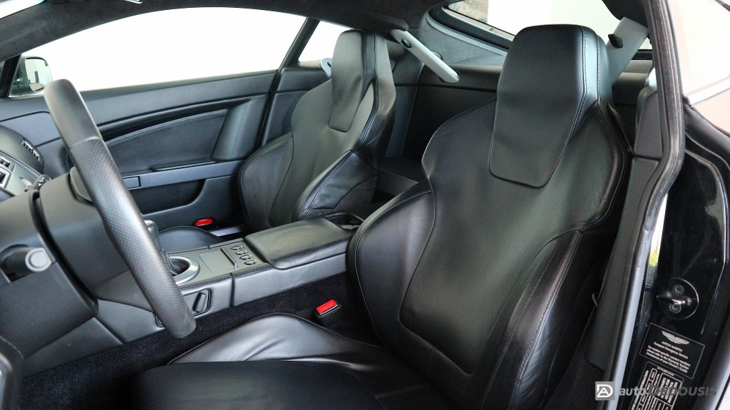 Aston Martin Vantage V8