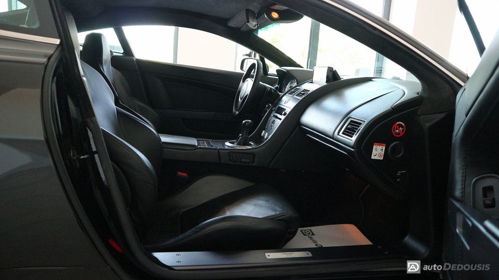 Aston Martin Vantage V8