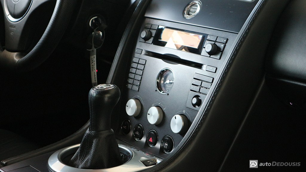 Aston Martin Vantage V8