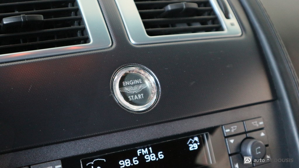 Aston Martin Vantage V8