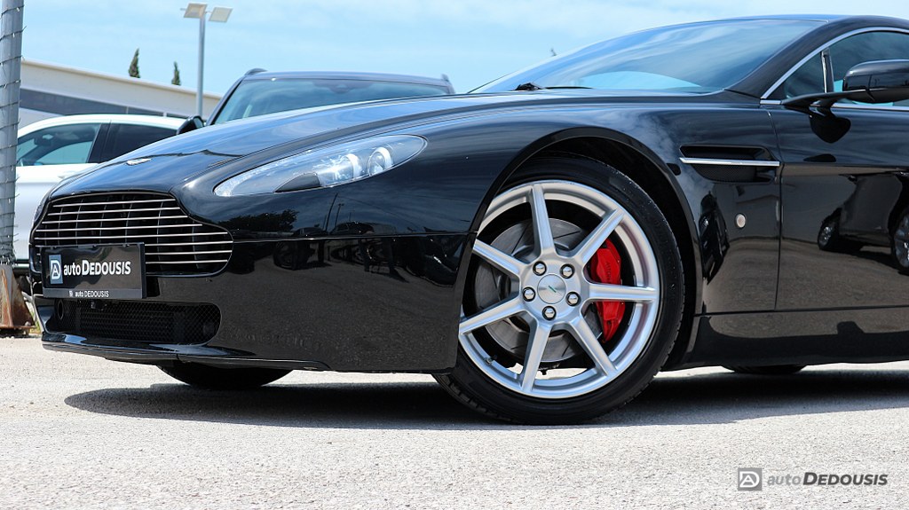 Aston Martin Vantage V8