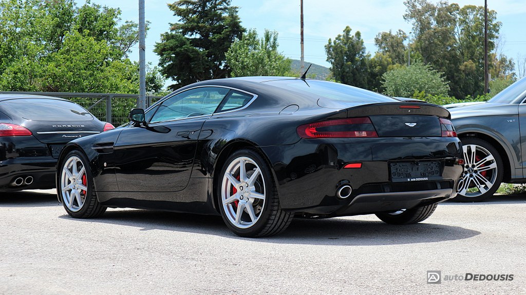 Aston Martin Vantage V8
