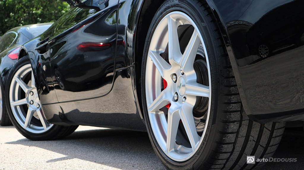 Aston Martin Vantage V8