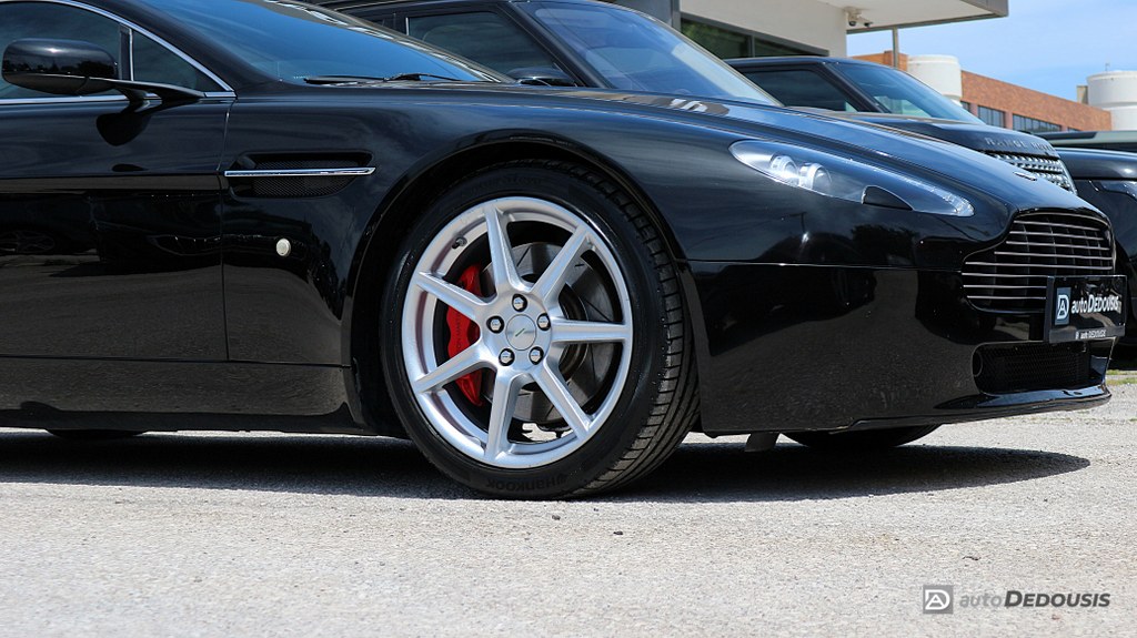 Aston Martin Vantage V8