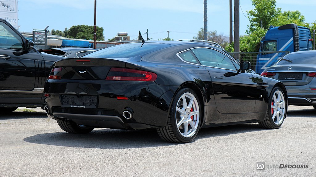 Aston Martin Vantage V8