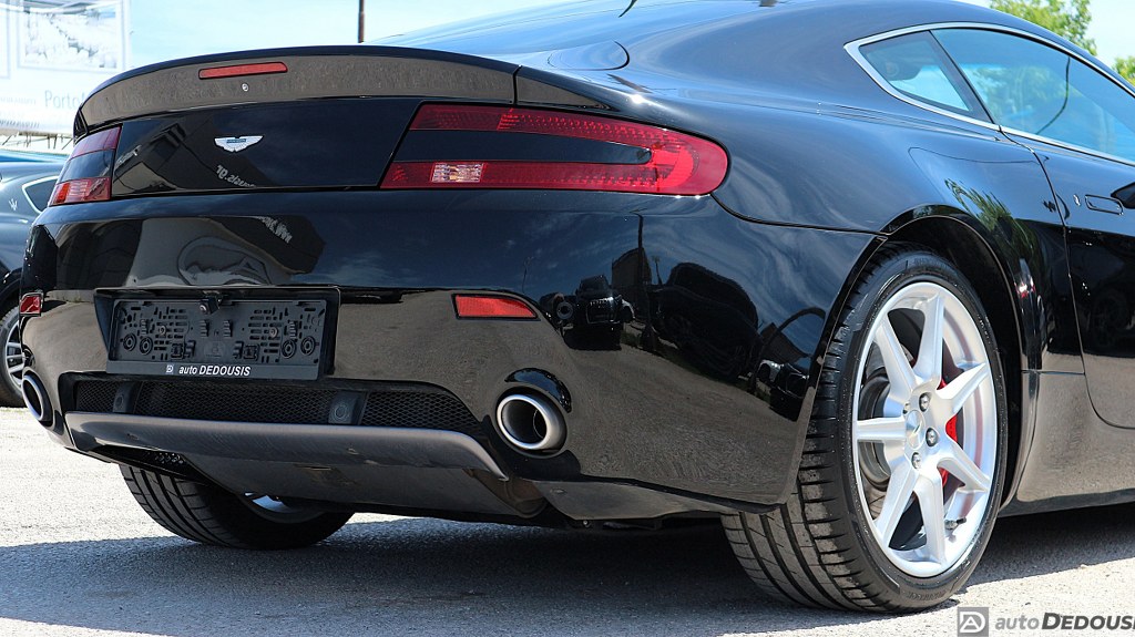 Aston Martin Vantage V8