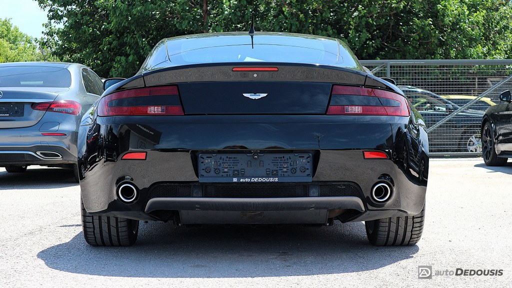 Aston Martin Vantage V8