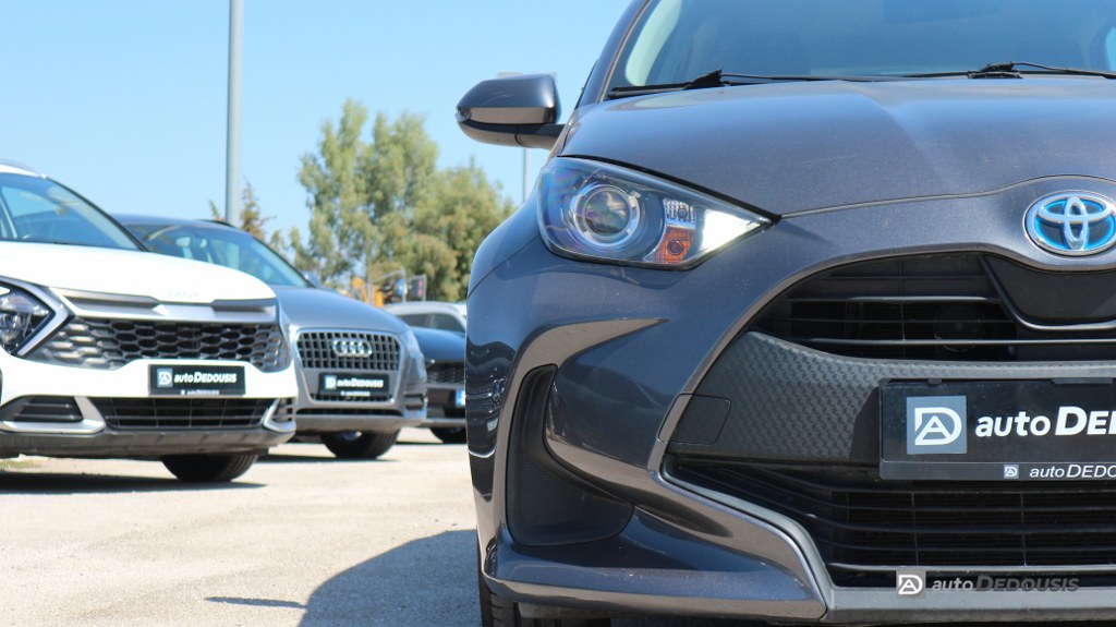 Toyota Yaris Hybrid  | Business