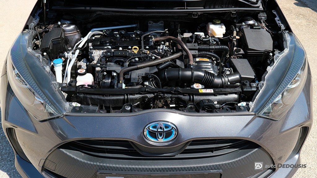 Toyota Yaris Hybrid  | Business