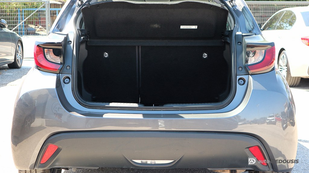 Toyota Yaris Hybrid  | Business