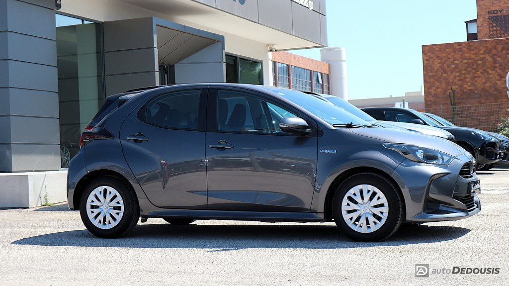 Toyota Yaris Hybrid  | Business