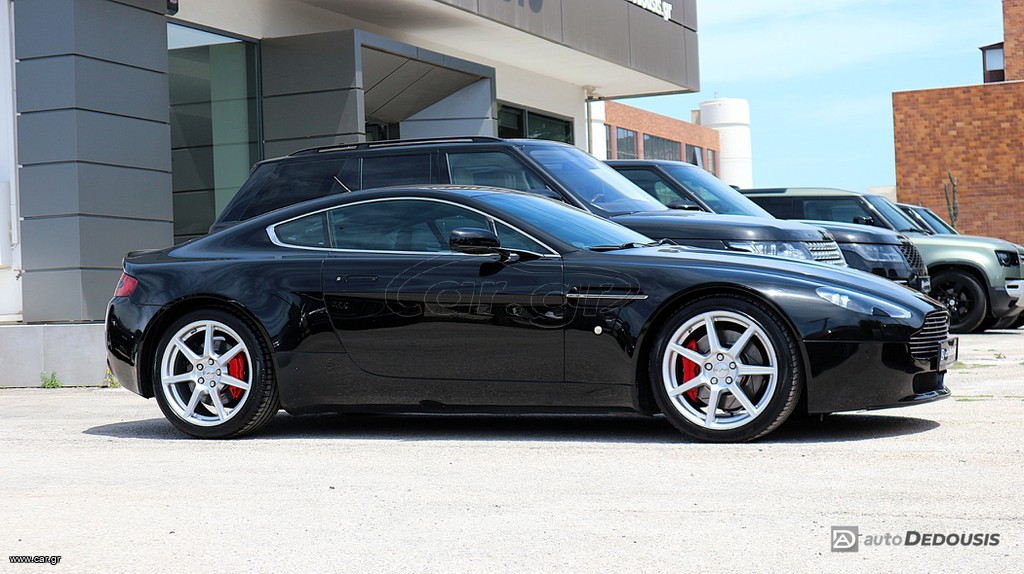 Aston Martin Vantage V8