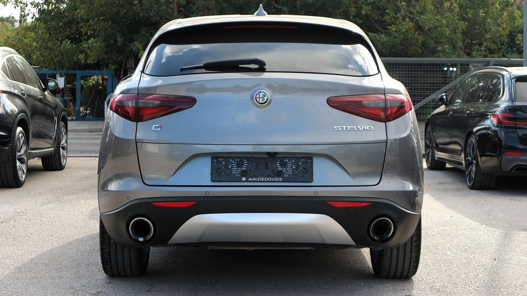 Alfa Romeo Stelvio Q4