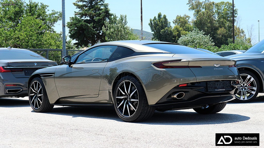 Aston Martin DB11 Coupe V8