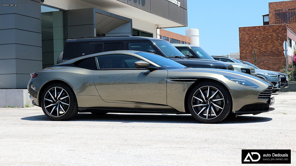 Aston Martin DB11 Coupe V8
