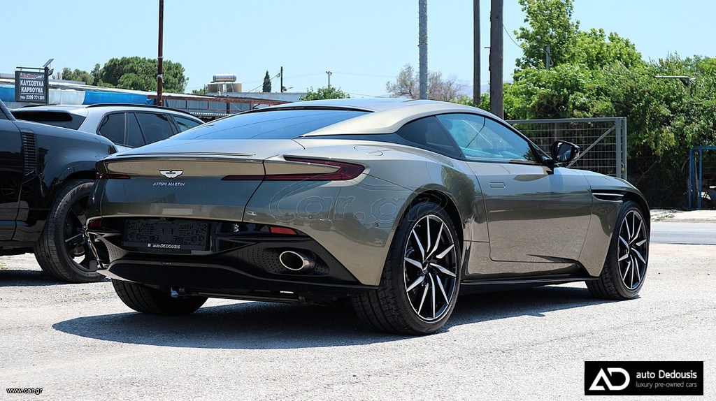 Aston Martin DB11 Coupe V8