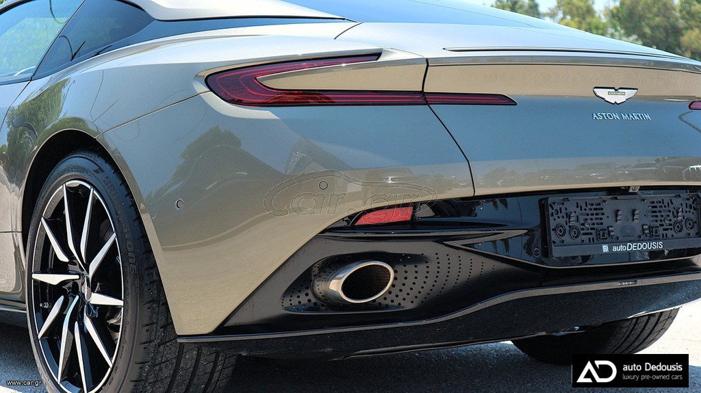 Aston Martin DB11 Coupe V8