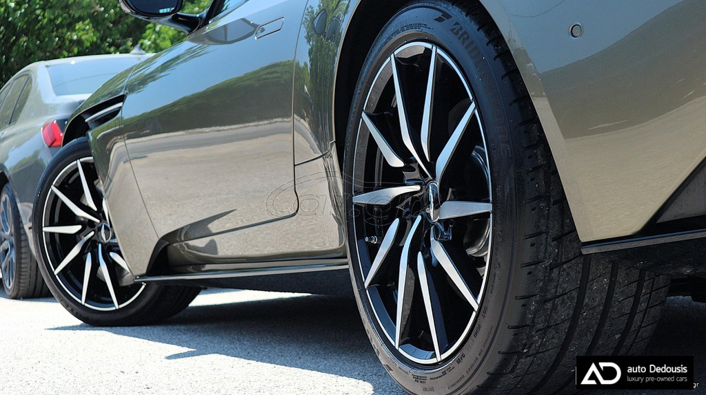 Aston Martin DB11 Coupe V8