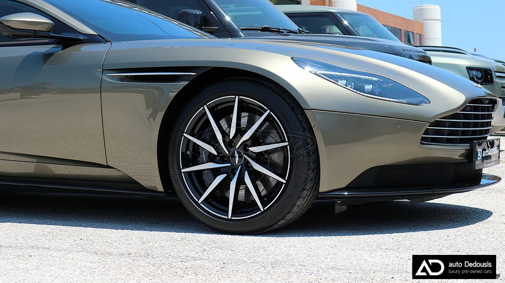 Aston Martin DB11 Coupe V8