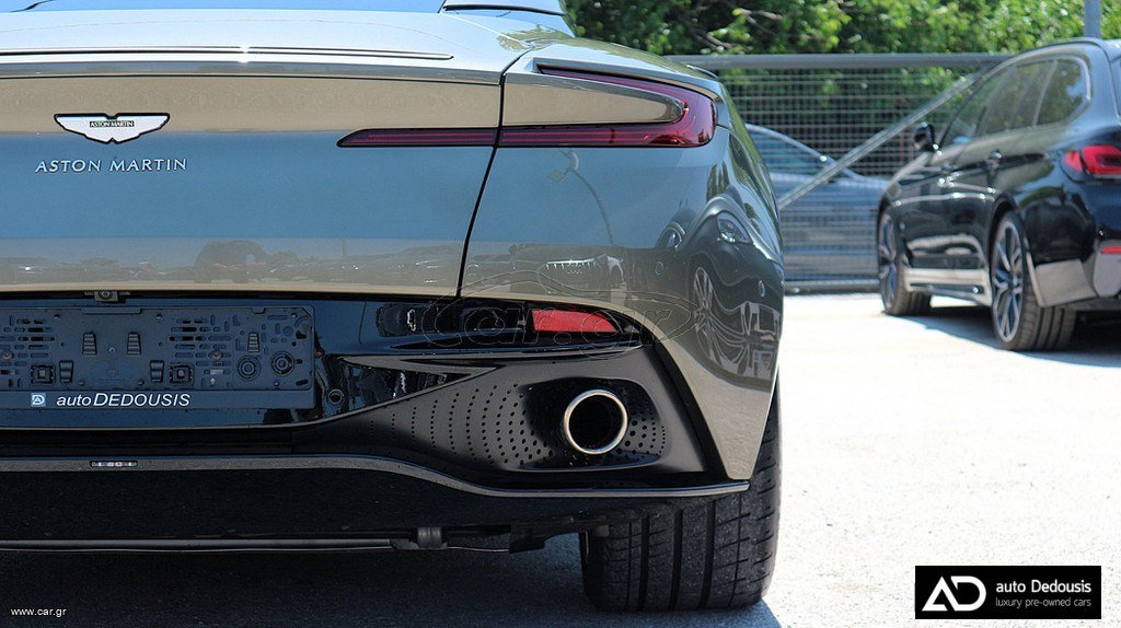 Aston Martin DB11 Coupe V8