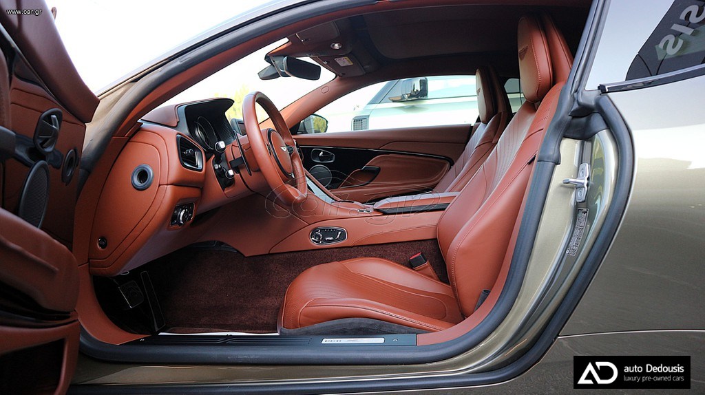 Aston Martin DB11 Coupe V8