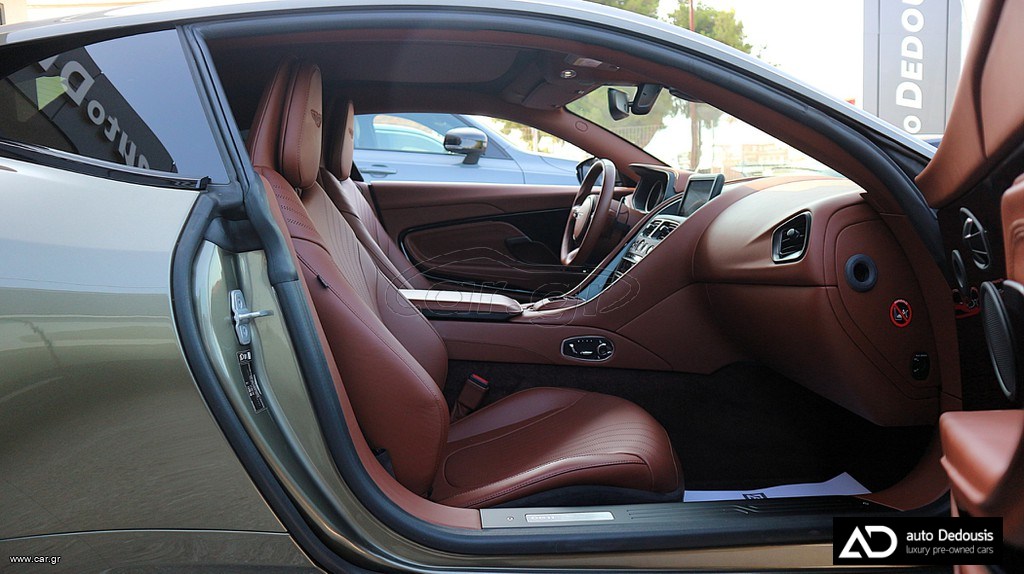 Aston Martin DB11 Coupe V8