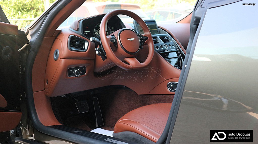 Aston Martin DB11 Coupe V8