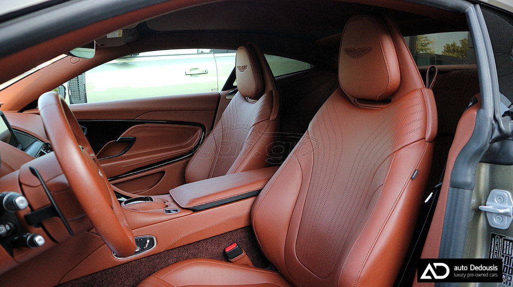 Aston Martin DB11 Coupe V8