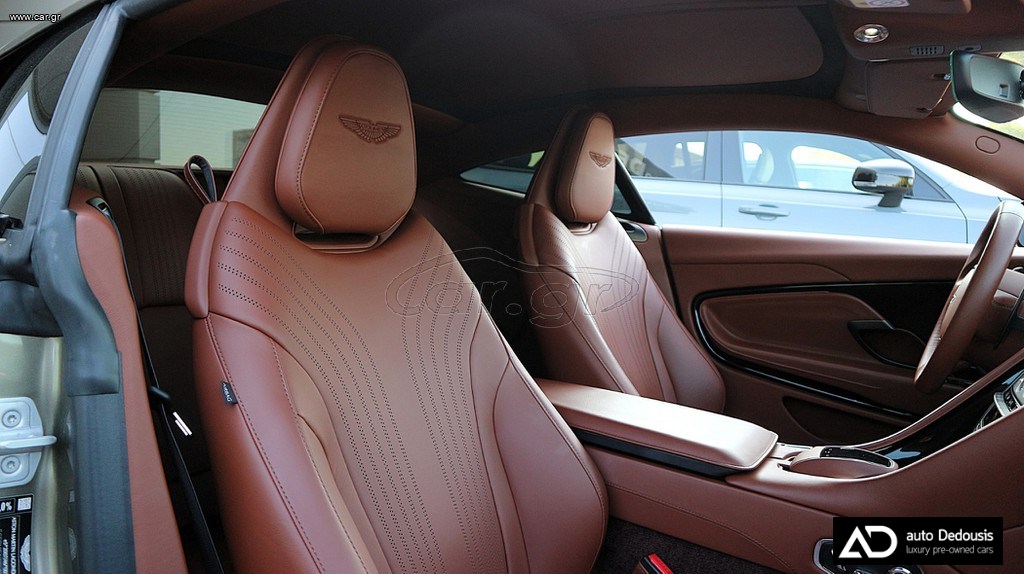 Aston Martin DB11 Coupe V8