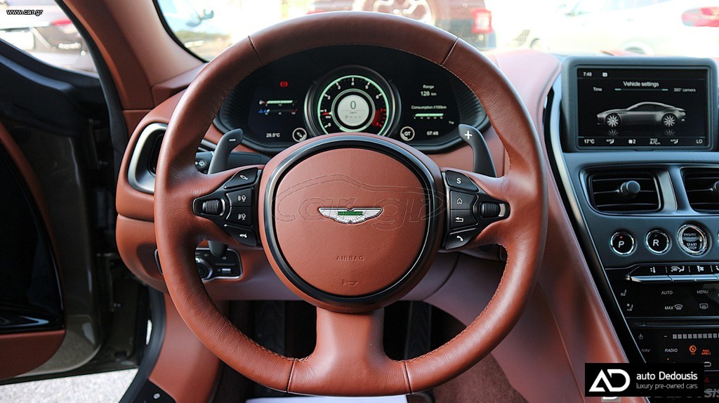 Aston Martin DB11 Coupe V8