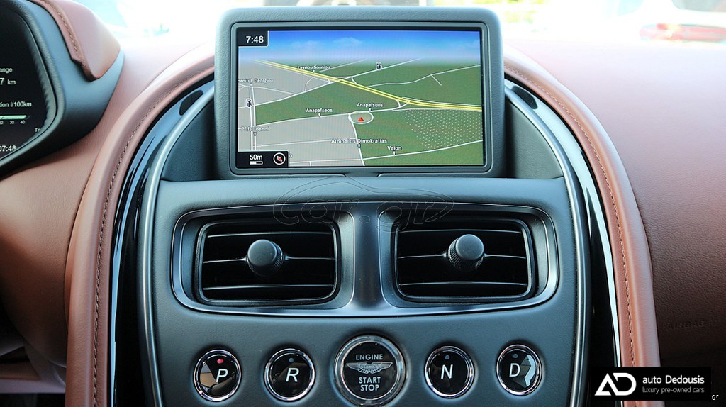 Aston Martin DB11 Coupe V8