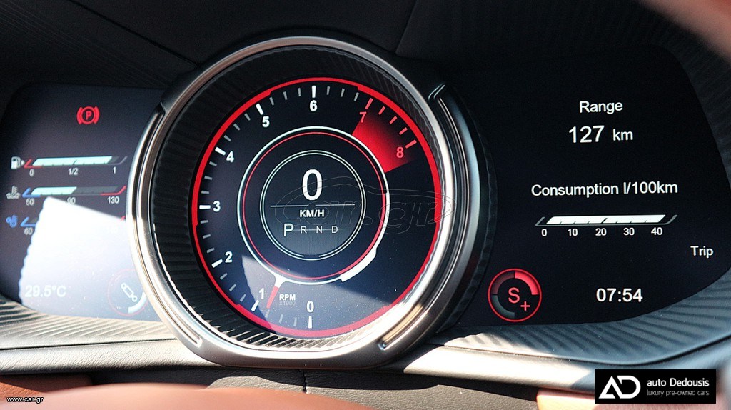 Aston Martin DB11 Coupe V8