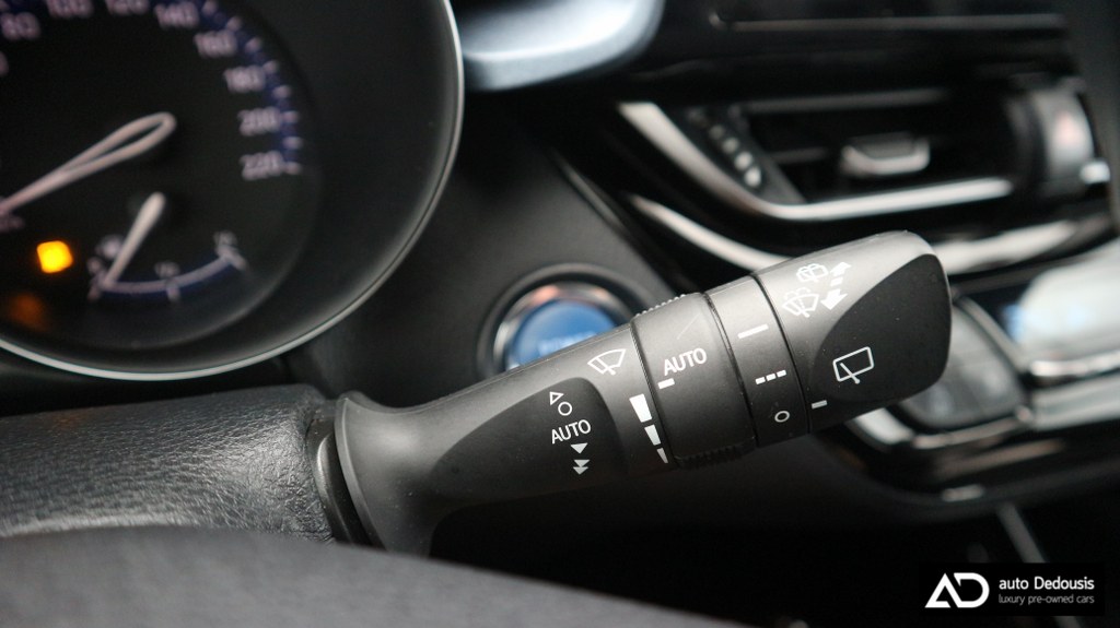 Toyota C-HR Hybrid | C-Lub | Bi-Tone