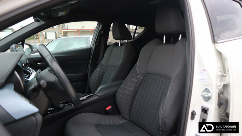 Toyota C-HR Hybrid | C-Lub | Bi-Tone