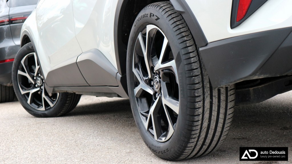 Toyota C-HR Hybrid | C-Lub | Bi-Tone