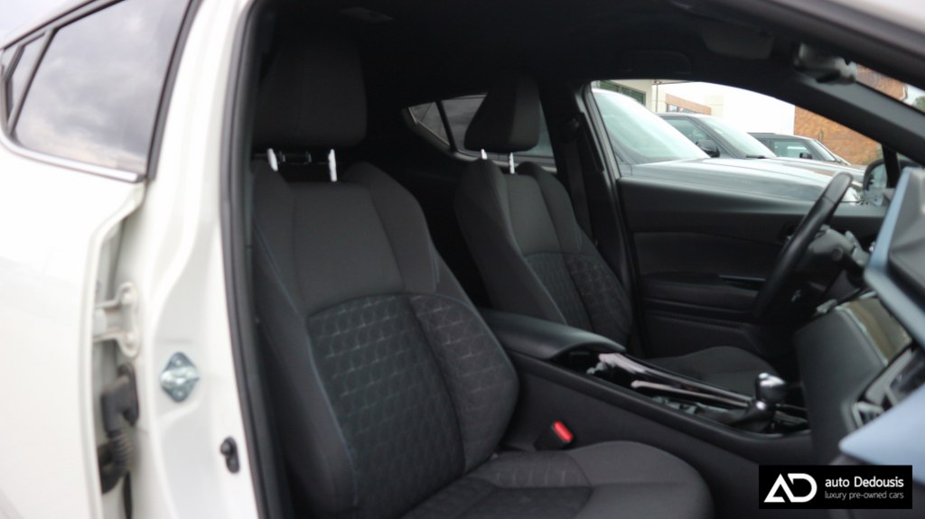 Toyota C-HR Hybrid | C-Lub | Bi-Tone