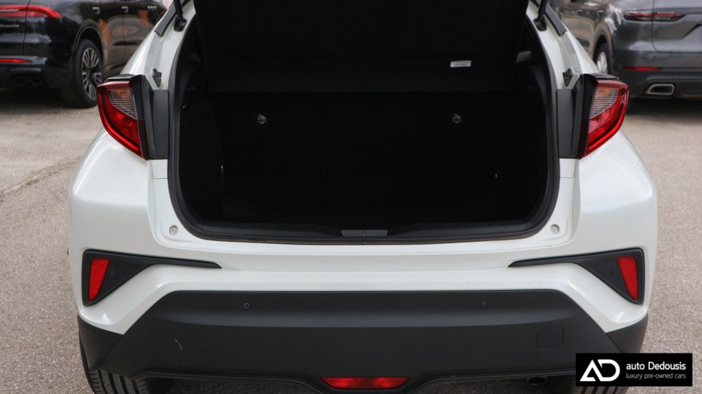 Toyota C-HR Hybrid | C-Lub | Bi-Tone