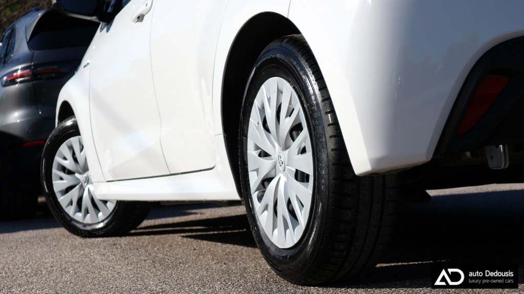 Toyota Yaris Hybrid | Business