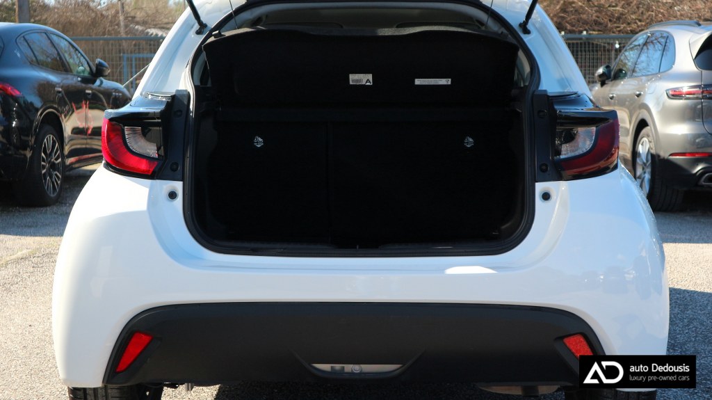 Toyota Yaris Hybrid | Business