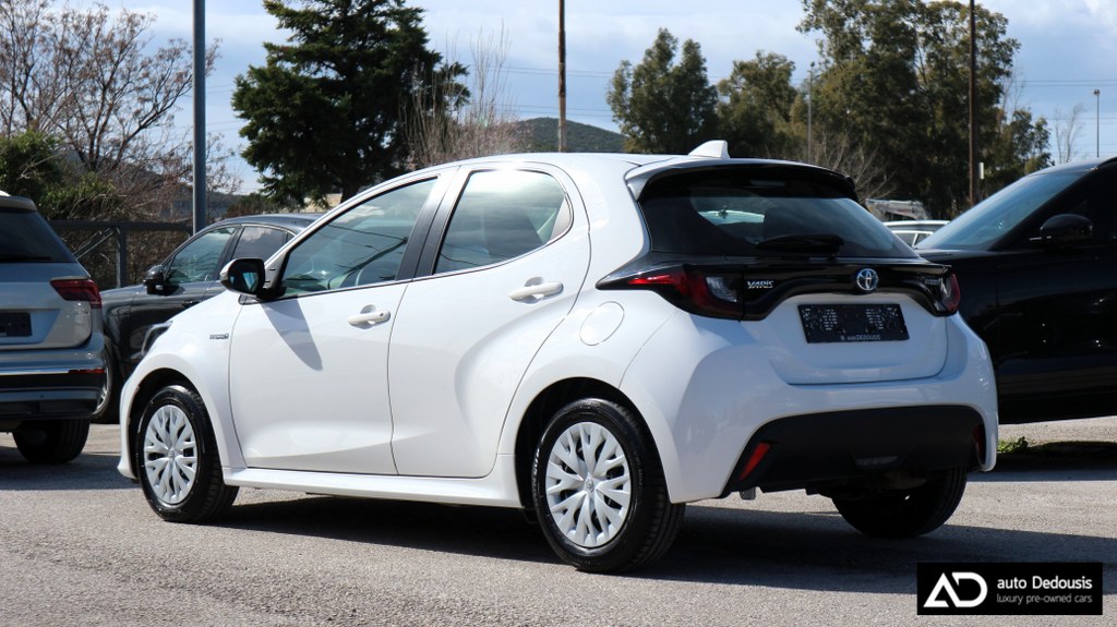 Toyota Yaris Hybrid | Business