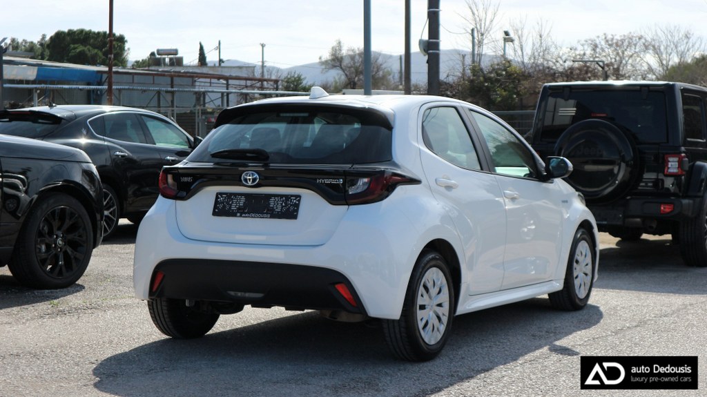 Toyota Yaris Hybrid | Business