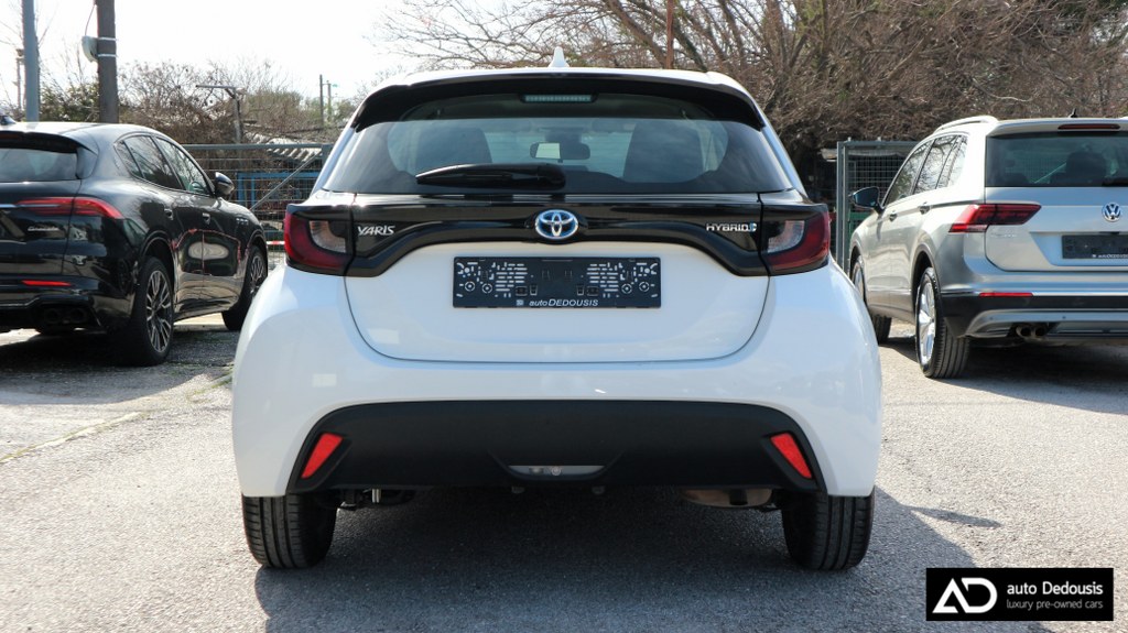 Toyota Yaris Hybrid | Business