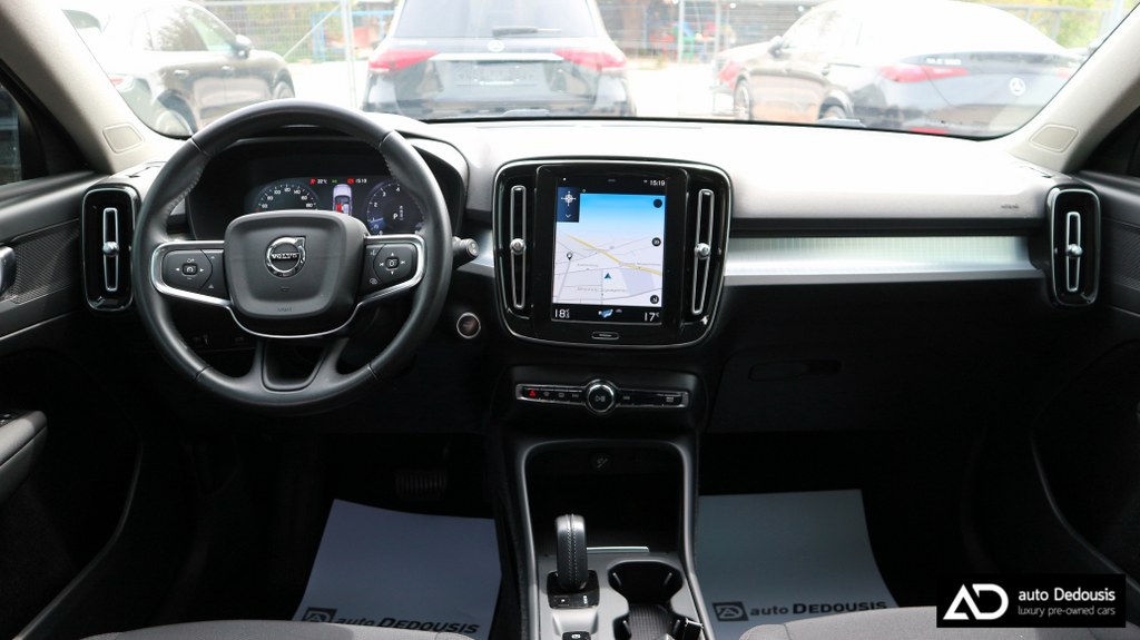 Volvo XC40 T3 | Momentum | Geartronic | Navi | Led